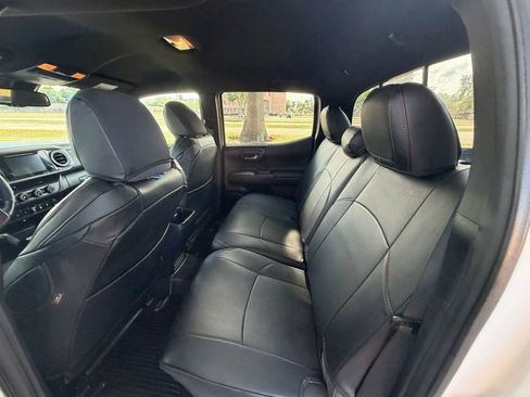 Used 2019 Toyota Tacoma TRD Sport w/ Technology Package AWD/4WD image 17