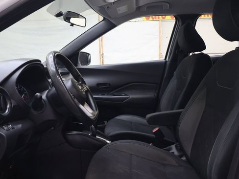 Used 2019 Nissan Kicks S image 17