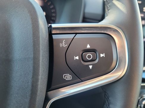 Certified 2025 Volvo XC40 B5 Plus AWD/4WD image 19