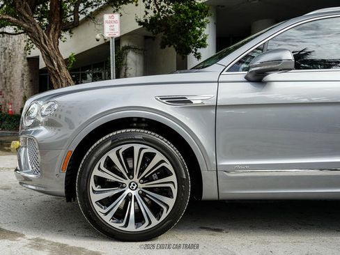 Used 2024 Bentley Bentayga Extended Wheelbase AWD/4WD image 4