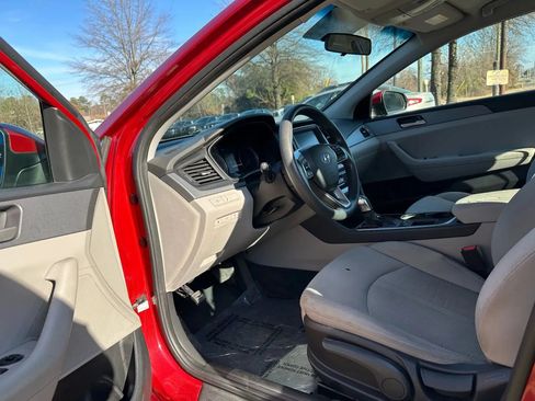 Used 2018 Hyundai Sonata SE FWD image 12