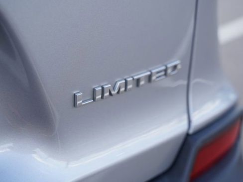 Used 2019 Jeep Cherokee Limited FWD image 39