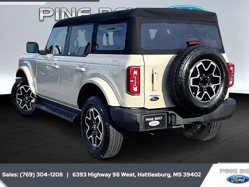 Used 2025 Ford Bronco Outer Banks image 2