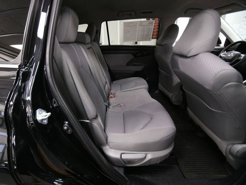 Certified 2024 Toyota Highlander LE image 29