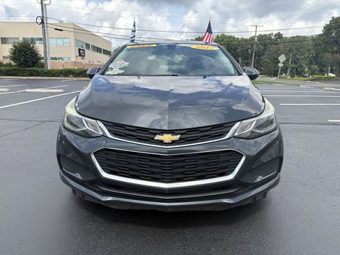 Used 2017 Chevrolet Cruze LT w/ Convenience Package FWD image 2