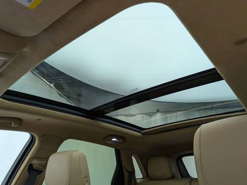 Certified 2023 Cadillac XT5 Sportv w/ Platinum Package image 19