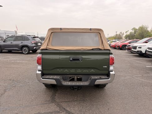 Used 2021 Toyota Tacoma TRD Off-Road AWD/4WD image 3