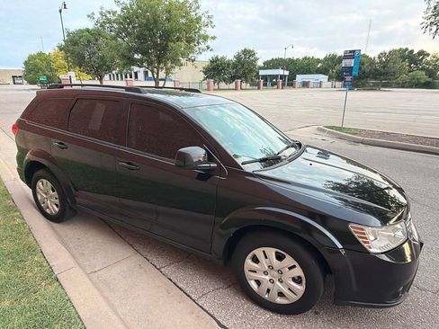Used 2019 Dodge Journey SE w/ Connectivity Group FWD image 4