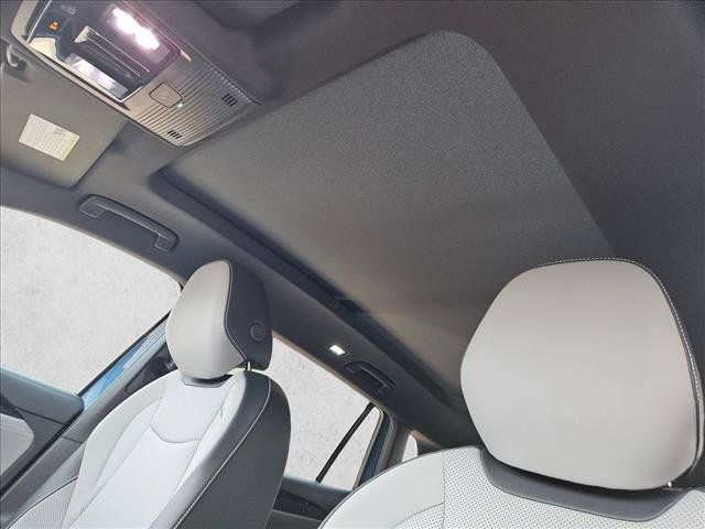 Used 2026 Volkswagen Tiguan SE R-Line FWD image 21