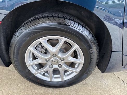 Used 2024 Chrysler Pacifica Touring-L image 42