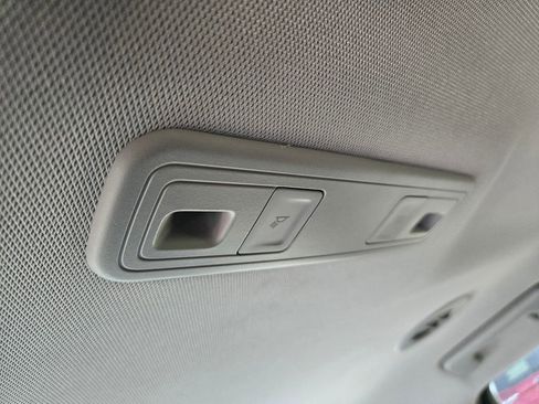 Used 2023 GMC Acadia SLE w/ Driver Convenience Package image 30