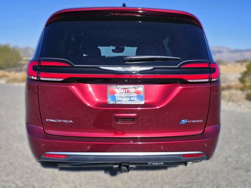 Used 2023 Chrysler Pacifica Pinnacle image 4