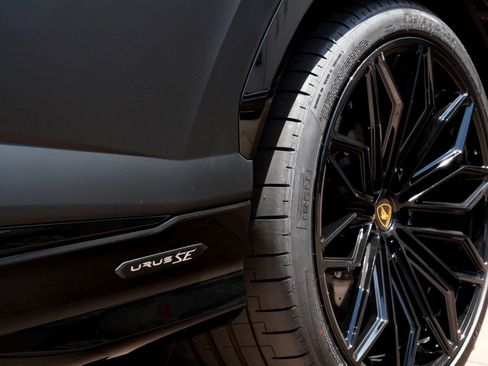 Used 2025 Lamborghini Urus SE AWD/4WD image 11