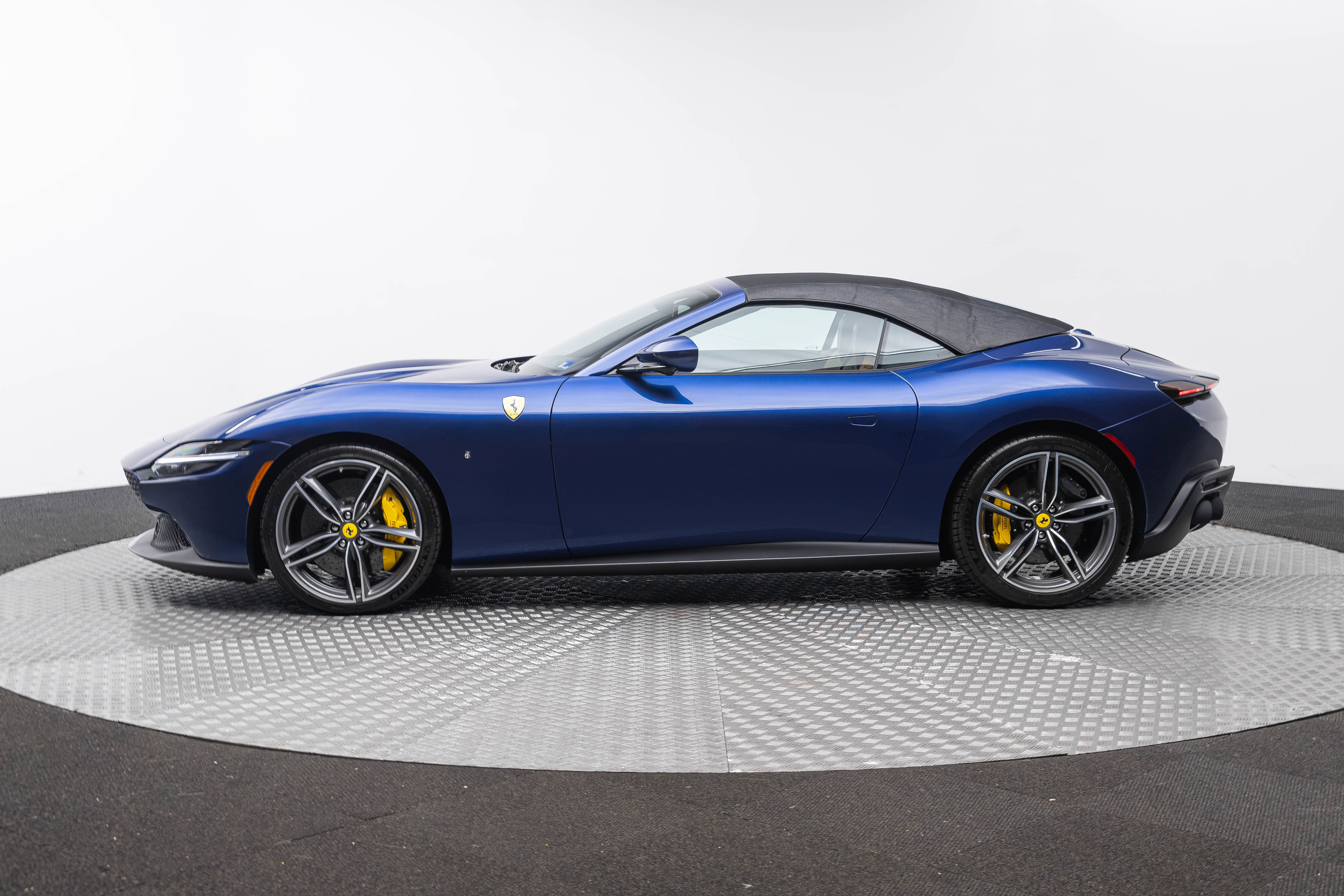 Used 2025 Ferrari Roma Spider RWD image 57
