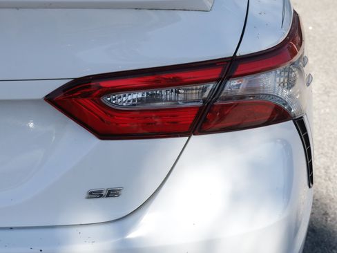Used 2019 Toyota Camry SE image 8