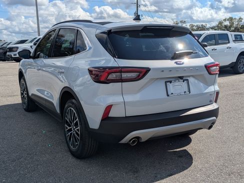 New 2026 Ford Escape SE FWD image 7