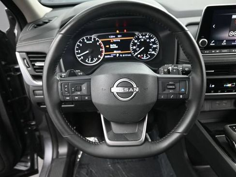 Used 2025 Nissan Rogue SV FWD image 14