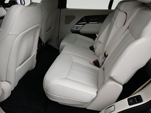 Used 2025 Land Rover Range Rover Long Wheelbase SE AWD/4WD image 6