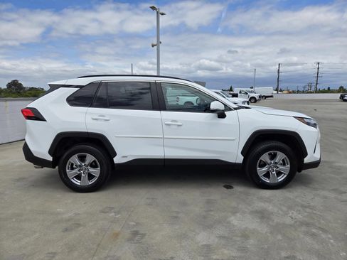 Used 2024 Toyota RAV4 LE AWD/4WD image 2