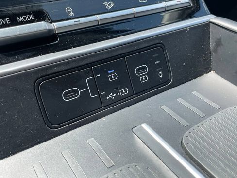 Used 2025 Hyundai Santa Fe SEL FWD image 30