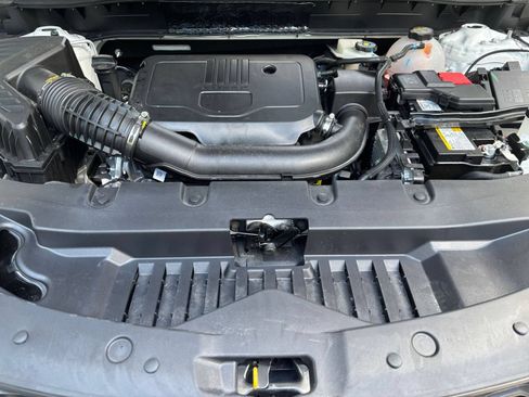 Used 2025 Chevrolet Blazer LT FWD image 32