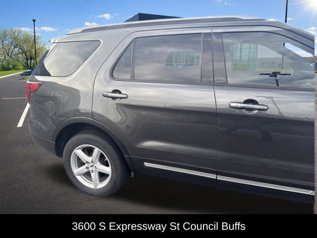 Used 2017 Ford Explorer XLT w/ Equipment Group 202A AWD/4WD image 5