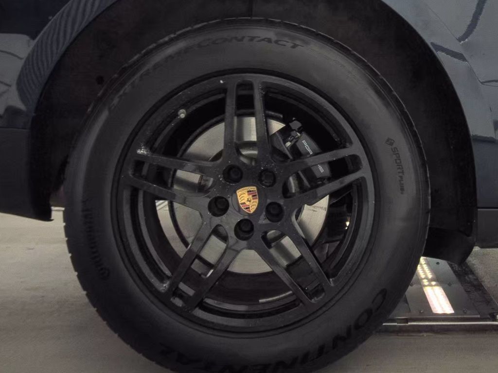 Used 2019 Porsche Macan AWD/4WD image 22