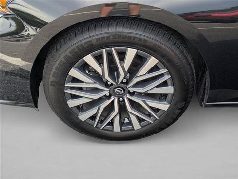 Used 2025 Nissan Altima 2.5 SV FWD image 21
