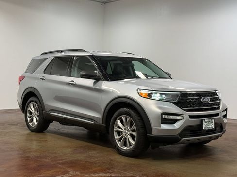 Used 2023 Ford Explorer XLT w/ Equipment Group 202A AWD/4WD image 22
