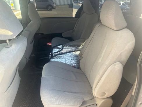 Used 2011 Toyota Sienna LE w/ Towing Pkg FWD image 6