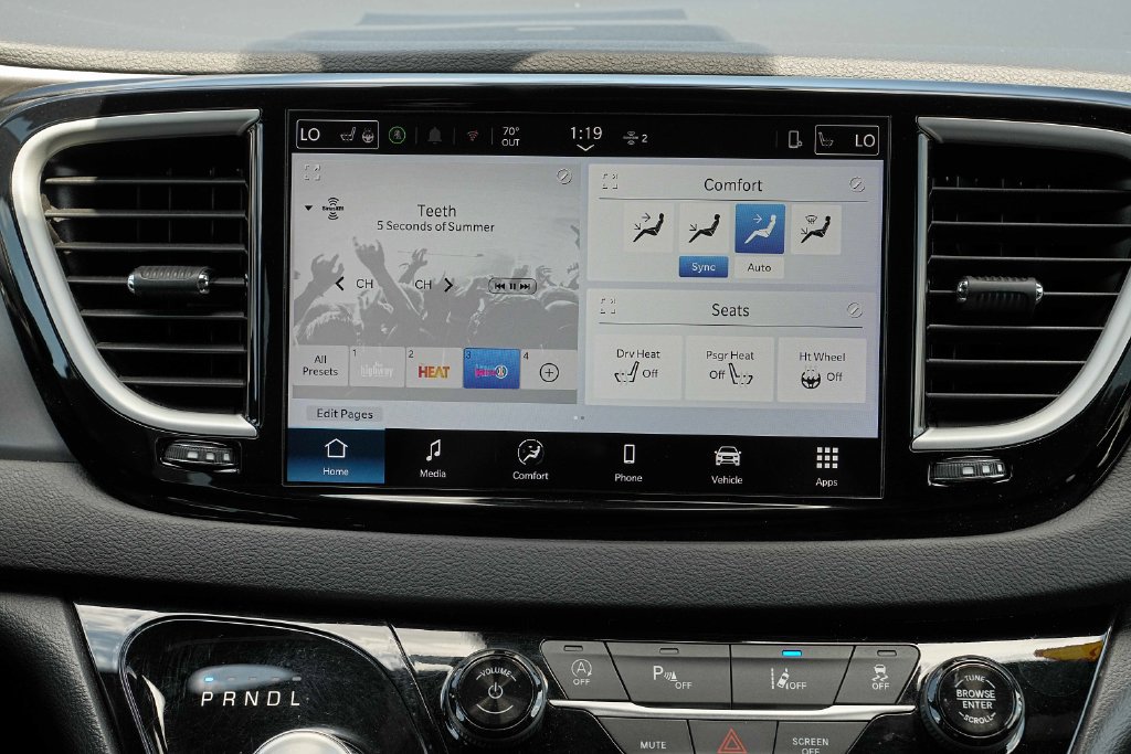Used 2025 Chrysler Pacifica Select FWD image 31