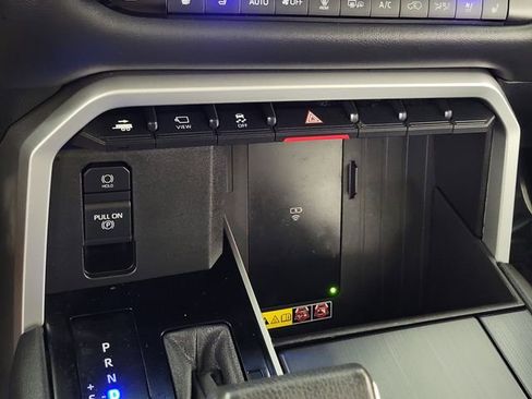 Used 2025 Toyota Sequoia Platinum AWD/4WD image 32