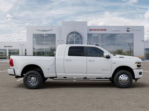 New 2026 RAM 3500 Laramie AWD/4WD image 21