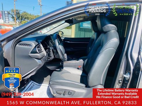 Used 2018 Toyota Camry SE FWD image 20