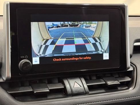 Used 2025 Toyota RAV4 XLE FWD image 36