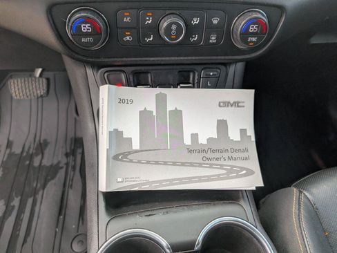 Used 2019 GMC Terrain SLT w/ Preferred Package FWD image 38