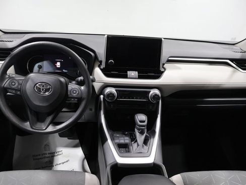 Used 2025 Toyota RAV4 XLE AWD/4WD image 16