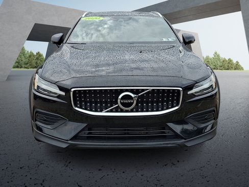 Used 2020 Volvo V60 T5 Cross Country AWD/4WD image 2
