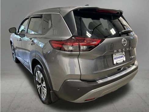 Used 2023 Nissan Rogue SV AWD/4WD image 3