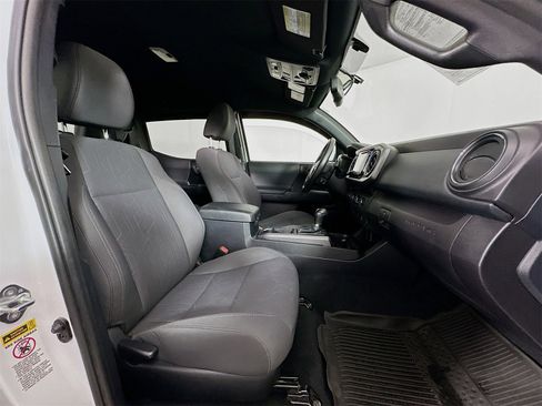 Certified 2017 Toyota Tacoma TRD Off-Road w/ Tow Package (A/T) image 26