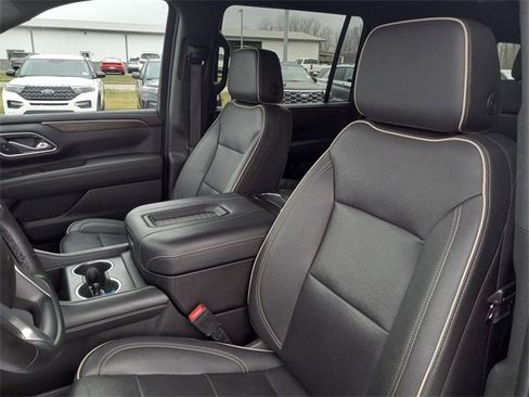 Used 2023 Chevrolet Suburban Premier image 13