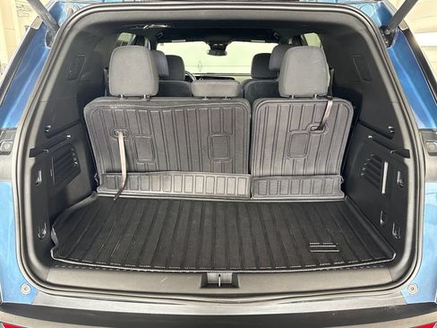 Used 2025 Chevrolet Traverse LT w/ Driver Confidence Package AWD/4WD image 32