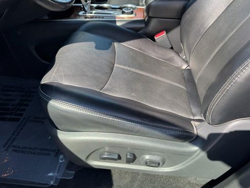 Used 2019 Nissan Pathfinder Platinum AWD/4WD image 17