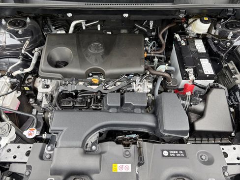 Used 2025 Toyota RAV4 XLE AWD/4WD image 31