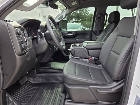 Used 2025 Chevrolet Silverado 2500 W/T image 12