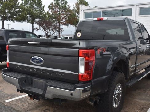Used 2017 Ford F250 XLT w/ XLT Premium Package image 4