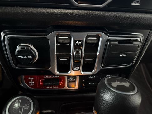 Used 2024 Jeep Wrangler Unlimited image 22