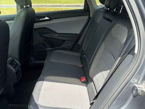 Used 2022 Volkswagen Taos SE w/ Panoramic Sunroof Package image 15