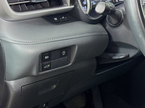 Used 2023 Toyota Highlander XLE AWD/4WD image 10