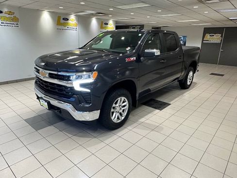 Used 2024 Chevrolet Silverado 1500 LT w/ Z71 Off-Road Package AWD/4WD image 2